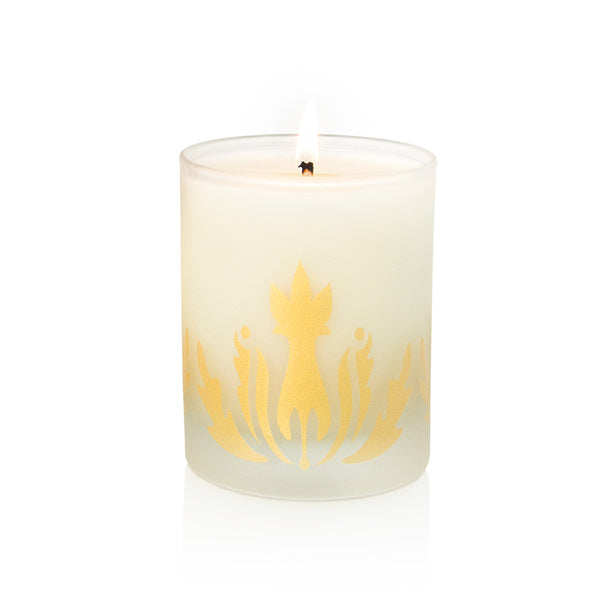 Botanical soy candles with tropical ambiance