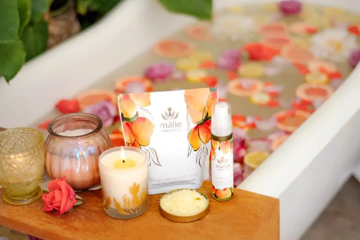 5 Thoughtful Hawaiian-Themed Wedding Gifts For The Tropical-Loving Couple