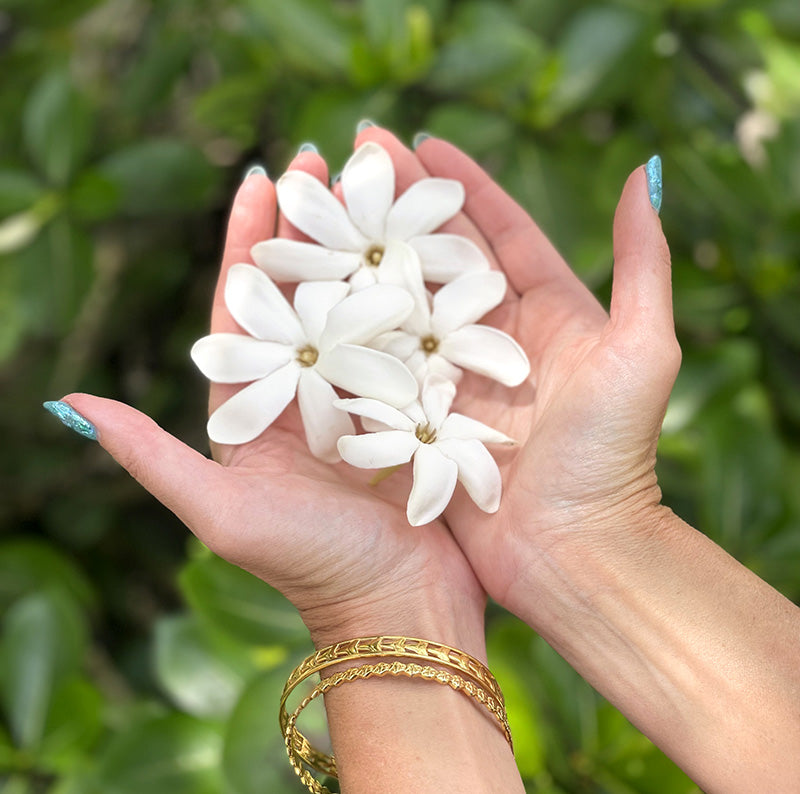 Simplify Your Beach Day Essentials With The Tiare Sun & Shine Kit