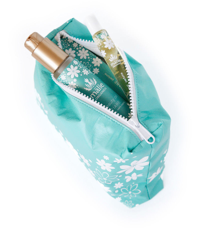 Simplify Your Beach Day Essentials With The Tiare Sun & Shine Kit